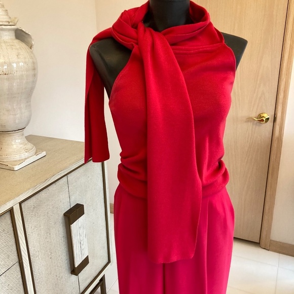 Ellen Tracy Tops - 𝅺Ellen Tracy tank that wraps and ties at the neck